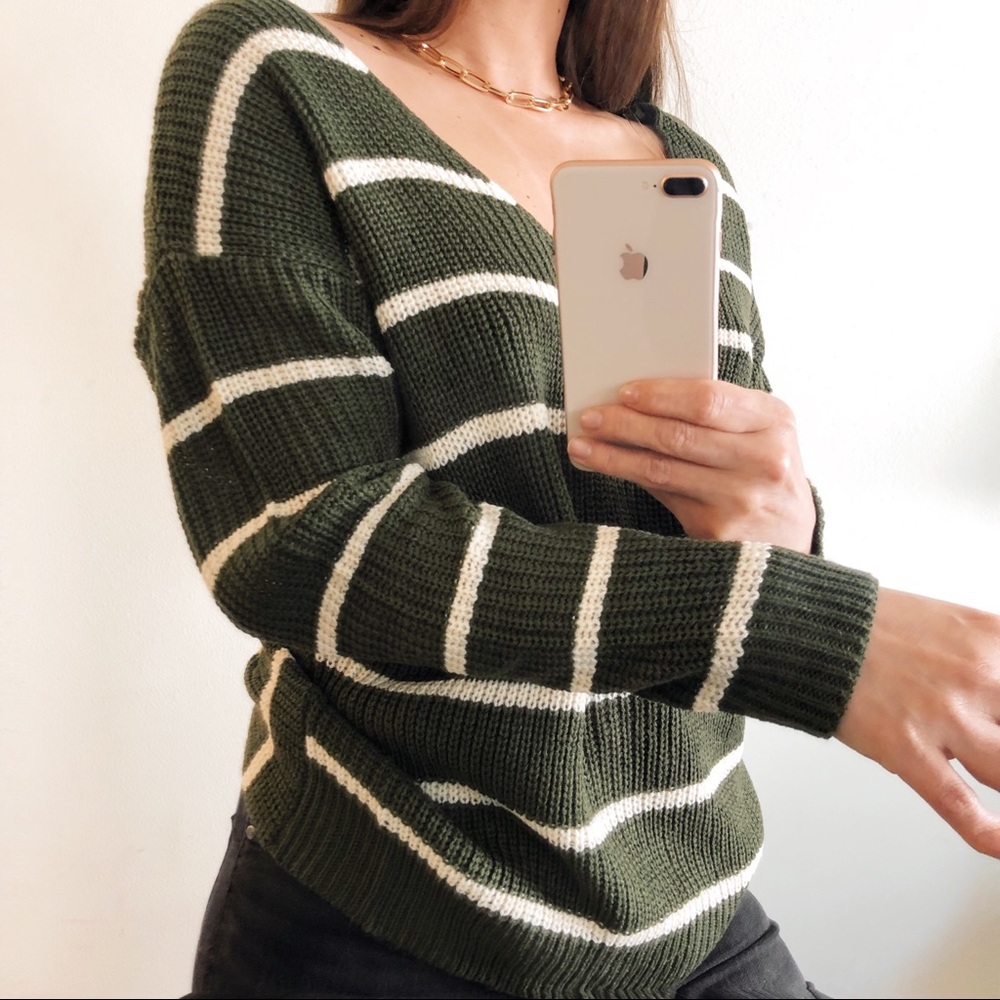 TWISTED BACK SWEATER - Picture 2 of 8